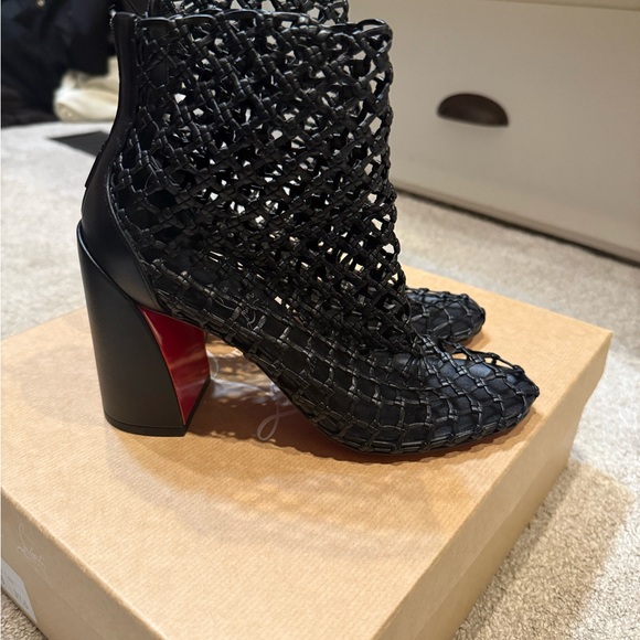 Christian Louboutin black heels. Never worn. Paid $1795. Size 37.5 with box. - Picture 5 of 6